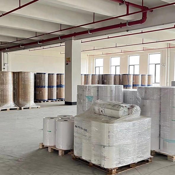 Rollo de papel gigante térmico crudo de 844 mm 795 mm 636 mm 400 mm de ancho