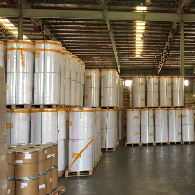 Rollo de papel jumbo térmico crudo de tamaño personalizado